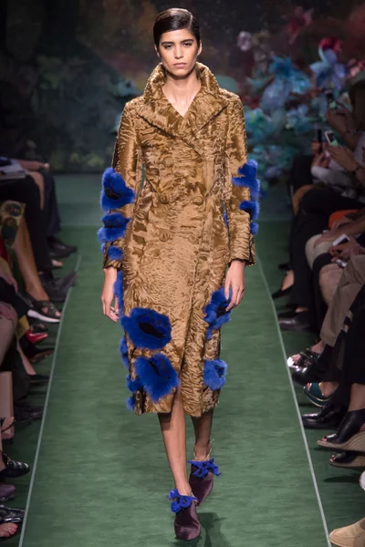 Look 2